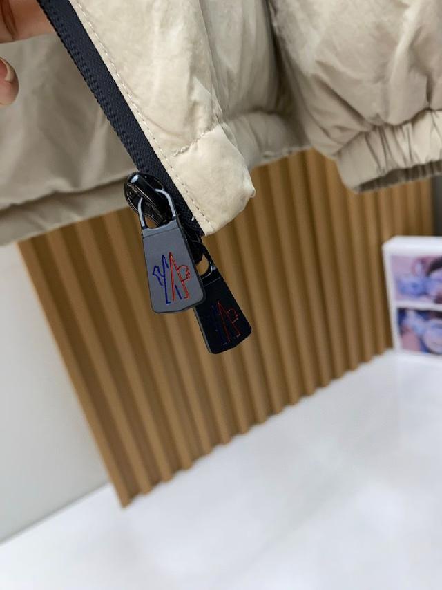 1V路易羊绒老花浮雕压花羽绒服外套