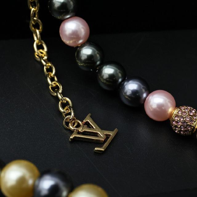 精致链条搭配星形吊坠，金属质感超好，