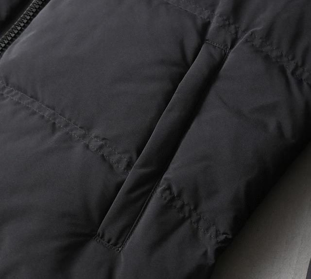 2025秋冬新款羽绒服。这款号称羽绒服届最贵的，全部90绒的