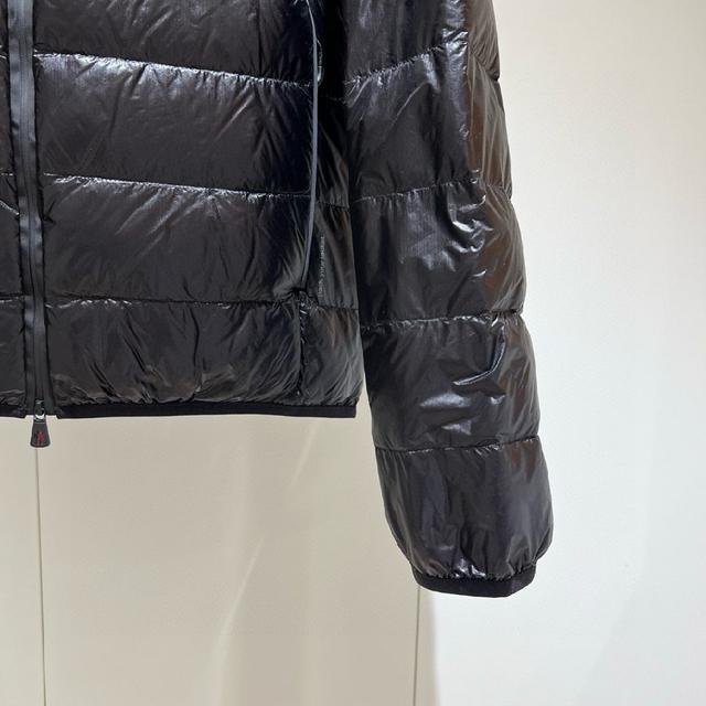 2025秋冬新款羽绒服。这款号称羽绒服届最贵的，全部90绒的