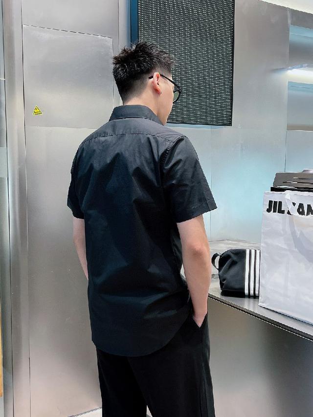 100%鲁泰丝滑面料，舒服透气，休闲衬衣，简约时尚，从容百搭，帅气优雅