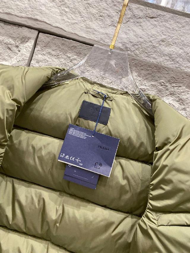 专柜同步新品发布，最新工装羽绒马甲出货，原版购入