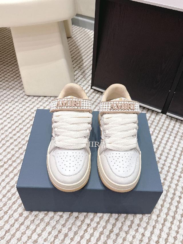 AMIRI黑色魔术贴板鞋，简约设计+品牌标识，辨识度超高！