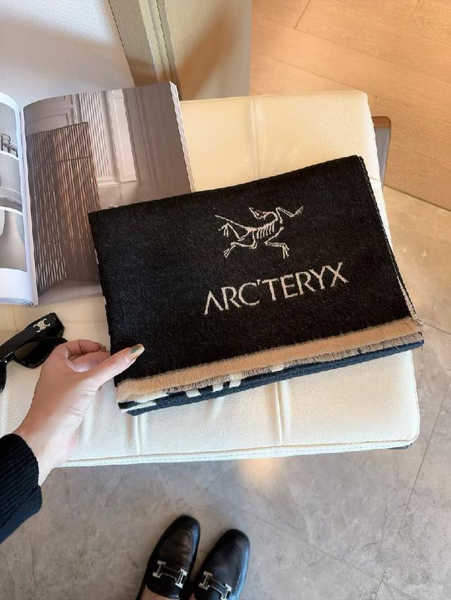 女神及日常都非常好搭配的款😍平时穿搭也非常好搭配，