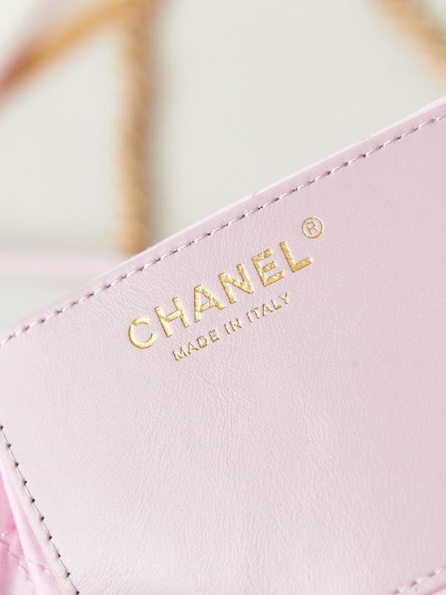 包包配饰永远都会被种草来自刚结束的2023春夏系列