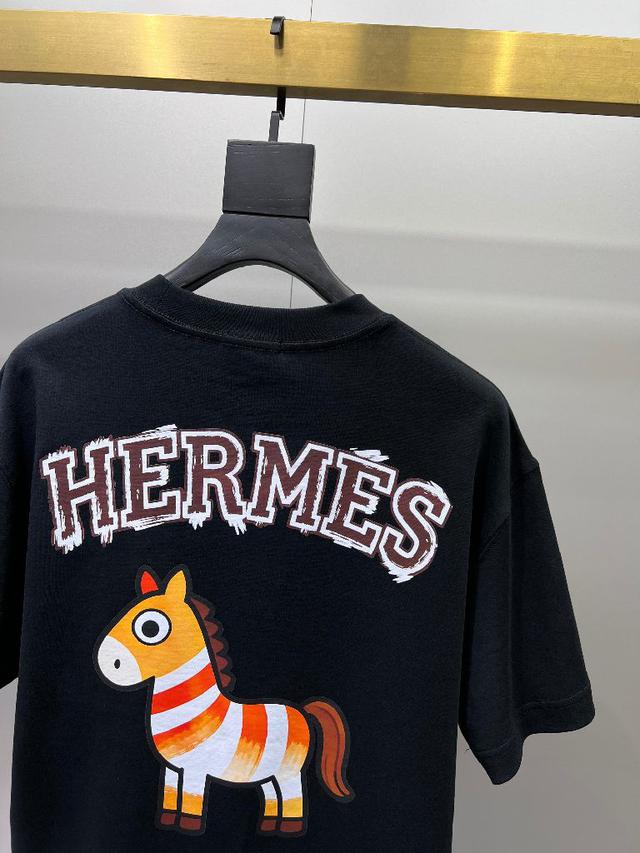 定制进口双股100%纯棉面料 手感柔软细腻 穿着亲肤舒适 代工厂精细做工 上身非常帅气有型