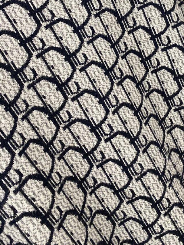 2025新品羊毛衣 具有手感细腻柔软，可直接与肌肤接触，