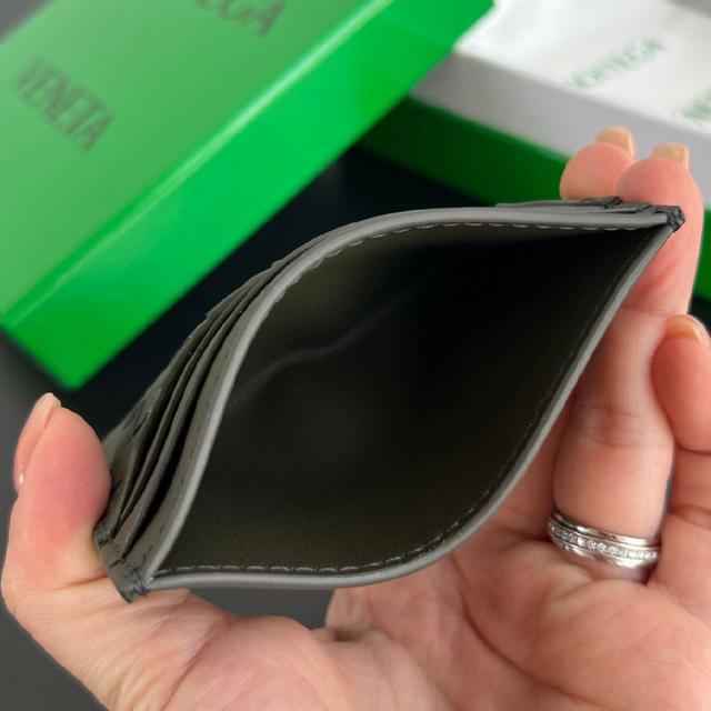 简简单单精致卡包  小巧轻薄易携带 直接揣兜里或者放