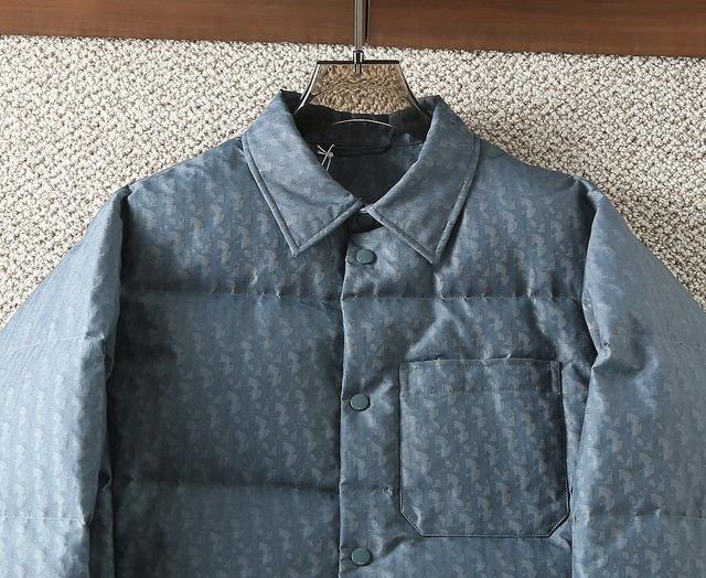 Browne暗四杠中长款羽绒服 这款黑色连帽羽绒服，设