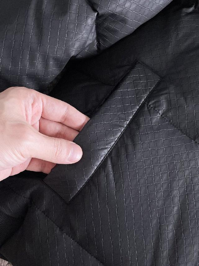新款羽绒服。这款号称羽绒服届最贵的，全部90绒