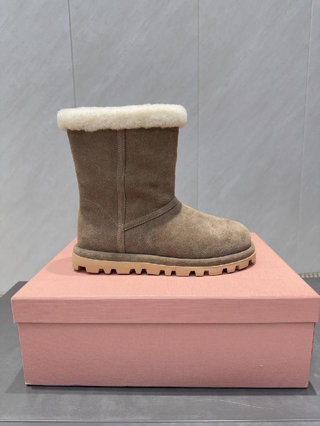 与此刻挚爱的概念，多元对撞，传达现代风格~ 怎么穿都好看🧚‍♀️