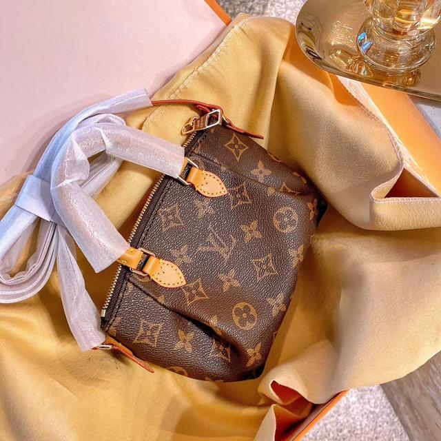 Lv mini小饺子包