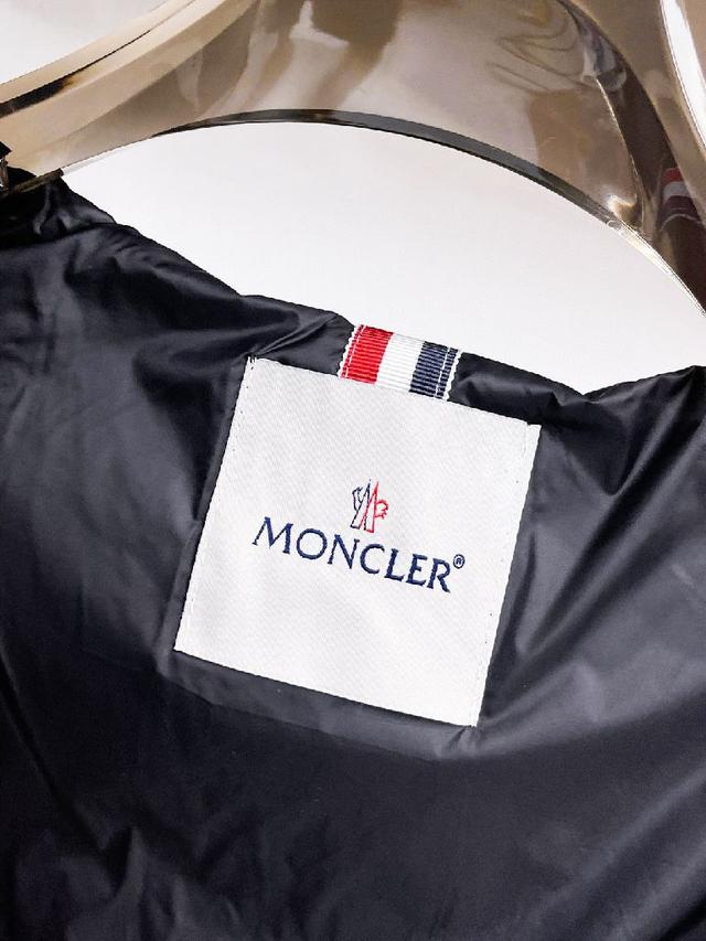 全部90绒的三标齐全带着经典的Logo组合搭配，