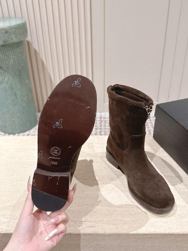 香奈儿 2025秋冬新款朋克风格链条女短靴 小香字母logo