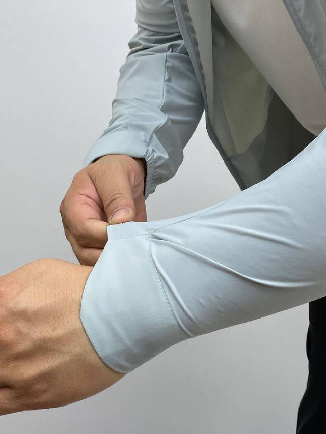 迪桑特*DESCENTE*夏季新品情侣款户外休闲连帽冰丝速干防晒皮肤衣