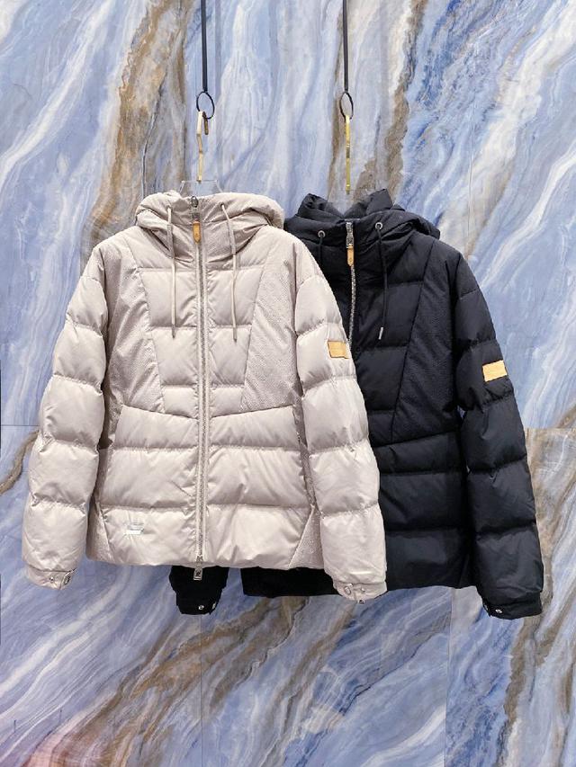 FW2025秋冬新款羽绒服。柜子在售款，一件难求。采