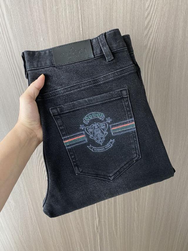 此款裤子非常百搭，弹力腰围,日常上班 户外运动都可以穿着