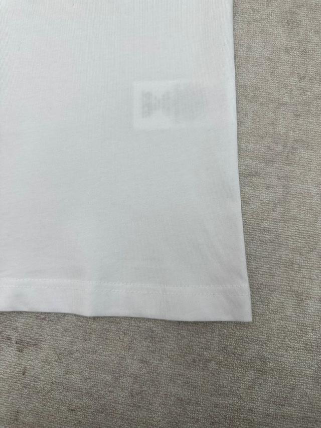 棉质平纹针织面料 正面以刺绣展现图书封面