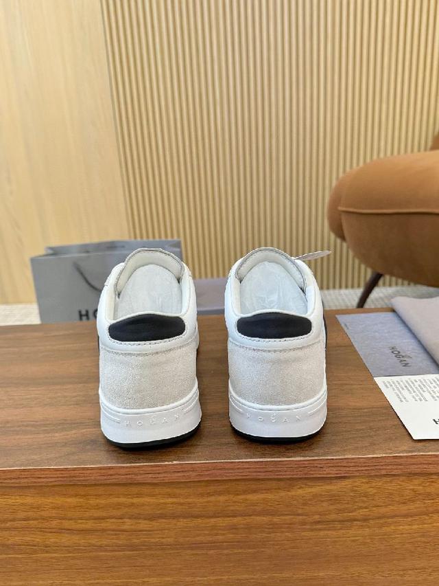 舒适起步，同频携行，延展街头时尚新意，表达跃动个性态度。