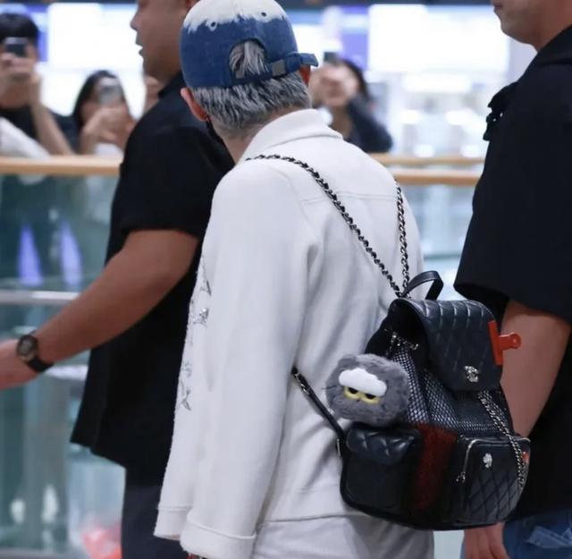 正版 權志龍GD 聯名ZO&FRIENDS ZOA 毛絨錢包#12/29