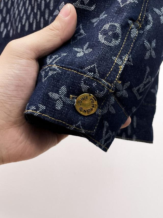 全部90绒的。带着经典的Logo组合搭配，第一眼看到就是满