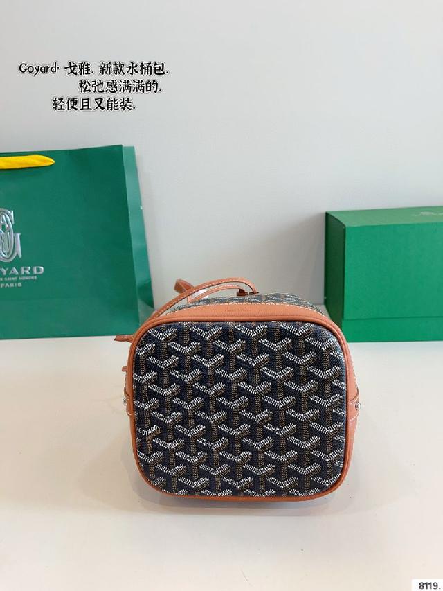 撞色搭配、 背起来更舒服！