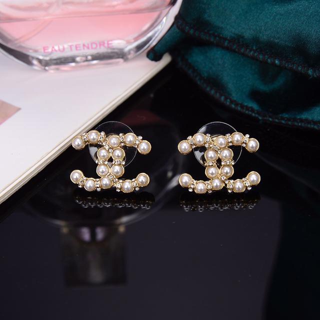CHANEL  双C珍珠耳钉