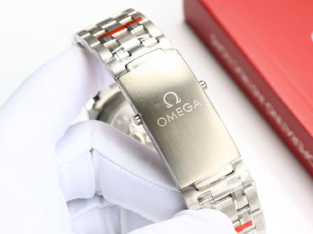 欧米茄-OMEGA 海马系列300米潜水腕表 表壳采用316L精钢表壳
