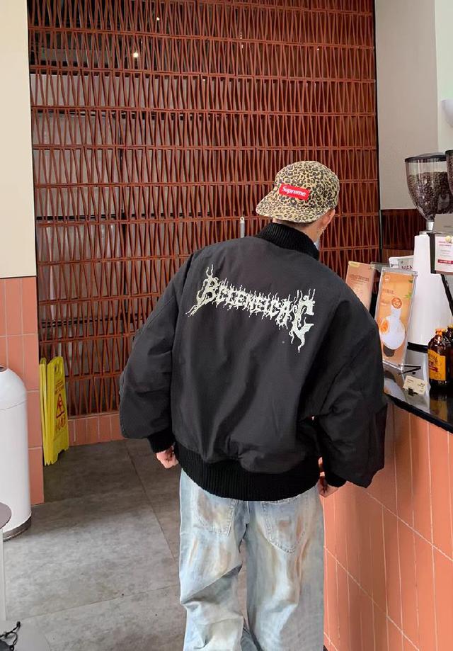 【Balenciaga 巴黎世家24冬季秀款重工刺绣廓形立领加厚飞行夹克棉服外套】