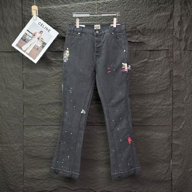 不同水洗质感的款式，对腿细腿粗人士十分友好，直筒宽松的版型十分修饰腿型