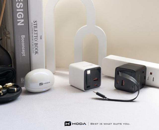 HODA 極速智能充電器 65W GaN 氮化鎵三輸出自帶伸縮線電源供應器 (共兩色)