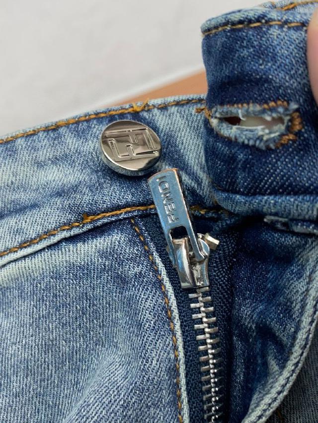 春夏新款修身小直筒牛仔裤 完美洗水工艺 定制顶级五金