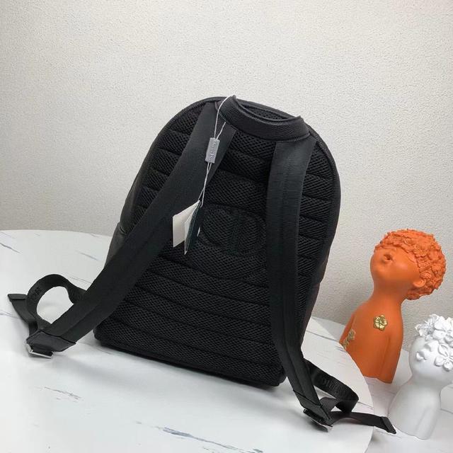 黑灰色和黑色DiorOblique提花 前面的Dior签名