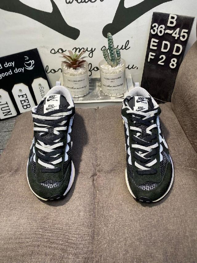 NIKE 耐克 VAPORWAFFLE / SACAI