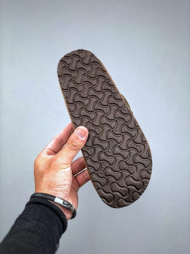 博肯Birkenstock 勃肯半拖系列克罗心双扣金属扣设计