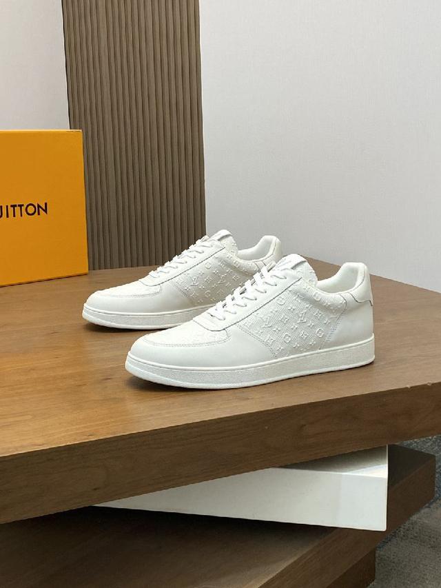 新品男士高端休闲运动鞋，选用进口头层牛皮丝印品牌lougou