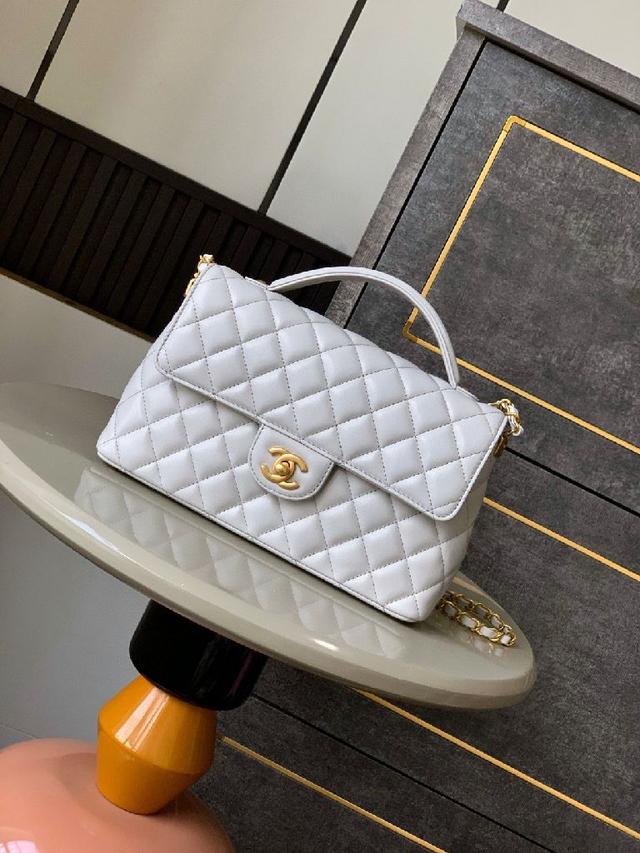 25P春夏黑金Kelly包，实物真的很美、很复古，包底跟