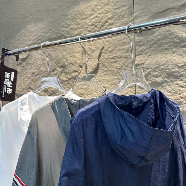 该创意团队由一帮怀揣梦想与满腔热血的年轻人组成。在这个由创造性和