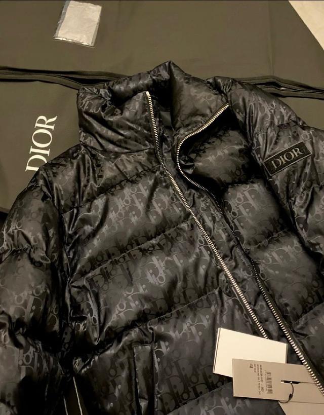 2025秋冬新款羽绒服。这款号称羽绒服届最贵的