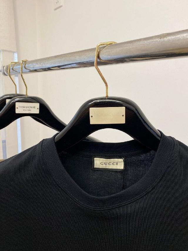 普拉达、新品短袖T恤，帅气时尚，胸前图案字母logo