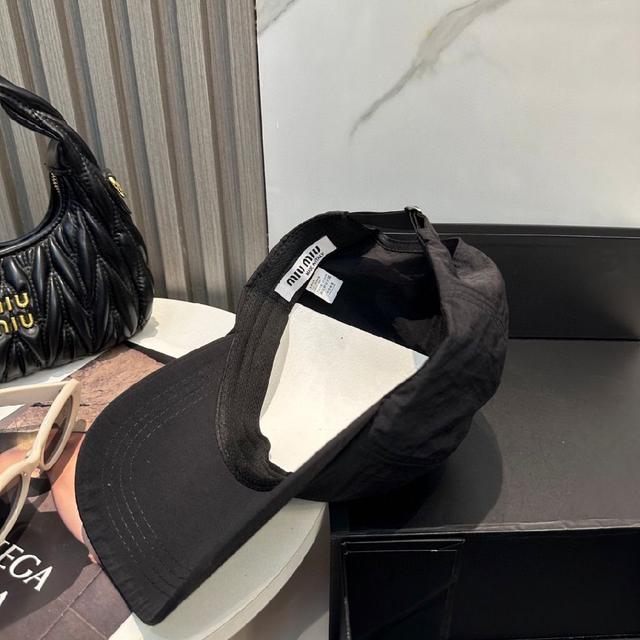 Chanel（香奈儿）专柜新款双面刺绣渔夫帽 1:1开模订制，