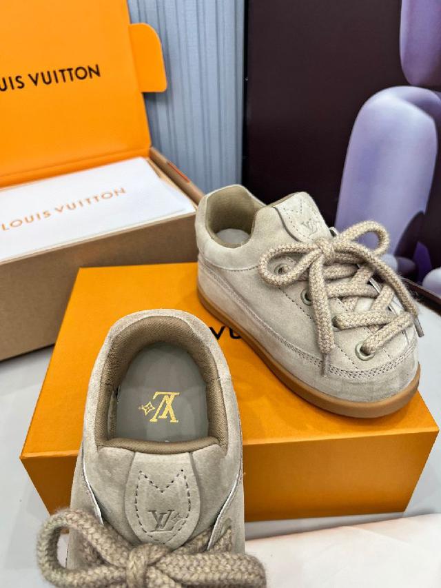 Hogan微标低帮休闲运动鞋男女同款鞋，线条舒畅