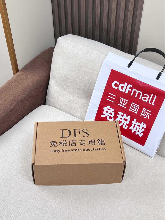 火爆全网的香布蕾系列~这款包容量又大又轻便，打工人通勤首选呀