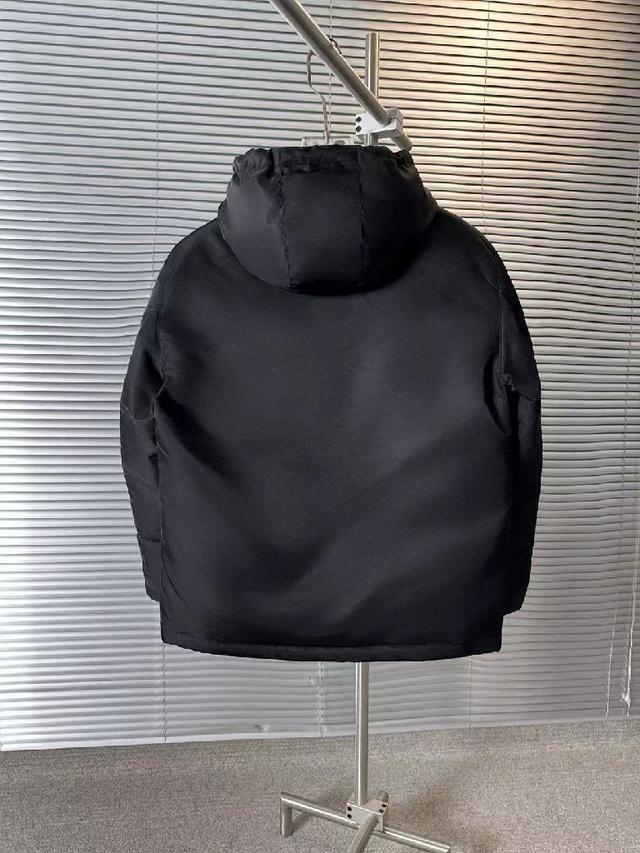 款Mo*cler  羽绒服设计感与颜值爆棚的羽绒服品控可