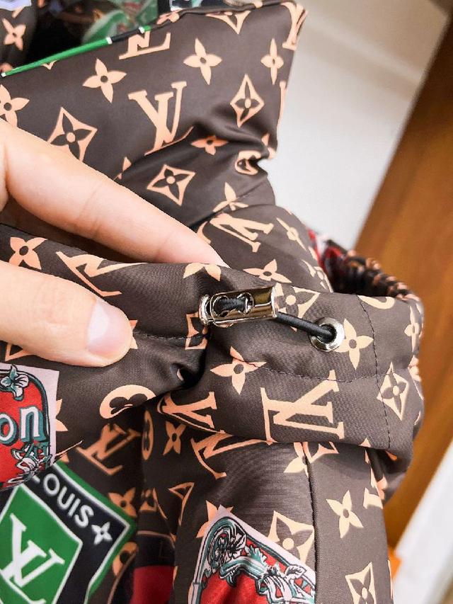 官网款2025秋冬新款羽绒服。这款号称羽绒服届最高端的