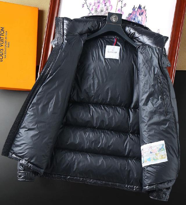 2025秋冬新款羽绒服。这款号称羽绒服届最贵的，全部90绒的。