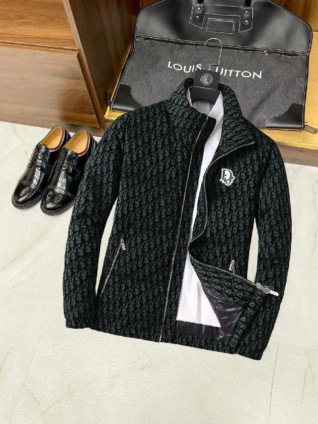 2025秋冬新款羽绒服。这款号称羽绒服届最贵的，全