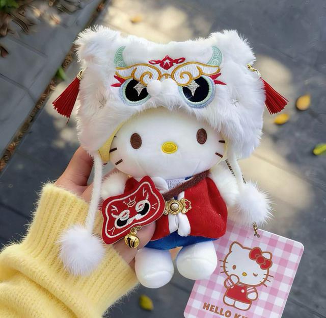 【正版授權💯Hello Kitty 新年醒獅掛飾】#02/12中午12點