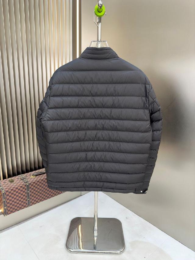 2025秋冬新款羽绒服。这款号称羽绒服届最贵的，全部90绒的