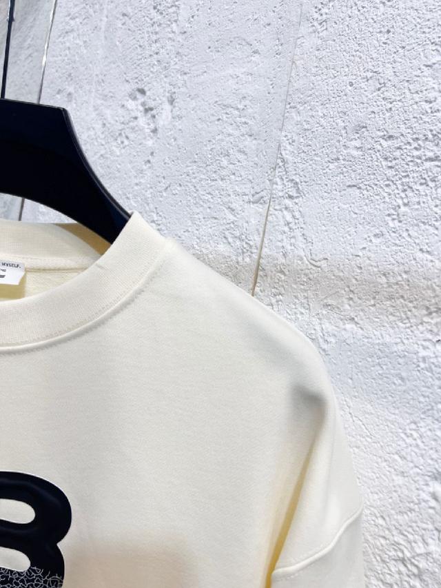 制面料 透气舒适度高，细节无可挑剔，品牌元素设计理念